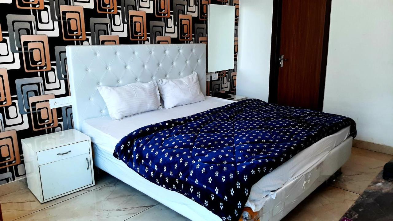 Hotel Hollywood Zirakpur Exterior photo