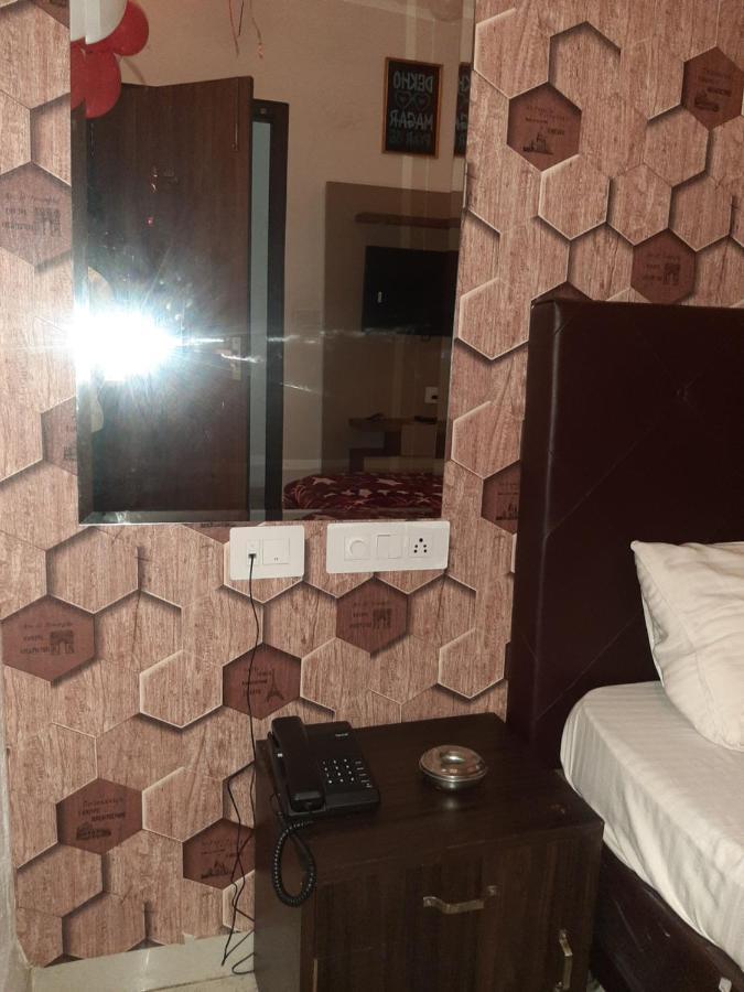 Hotel Hollywood Zirakpur Exterior photo