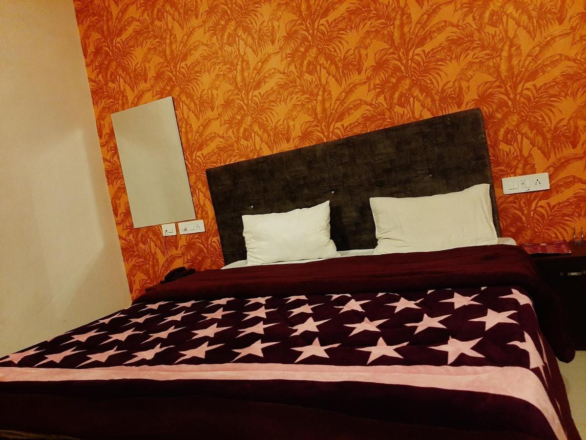 Hotel Hollywood Zirakpur Exterior photo
