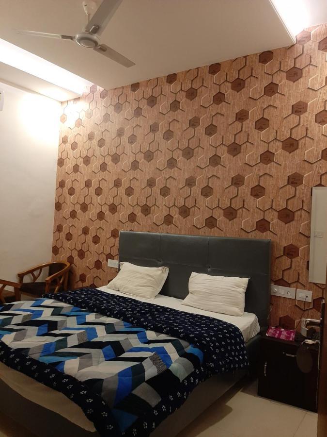 Hotel Hollywood Zirakpur Exterior photo