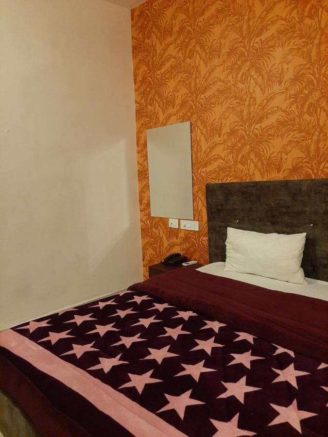 Hotel Hollywood Zirakpur Exterior photo