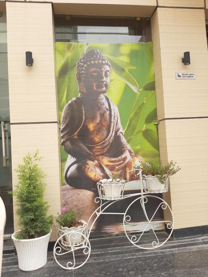 Hotel Hollywood Zirakpur Exterior photo