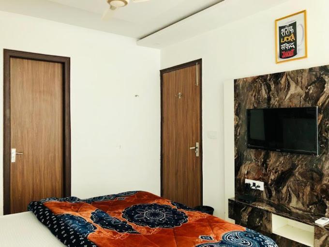 Hotel Hollywood Zirakpur Exterior photo