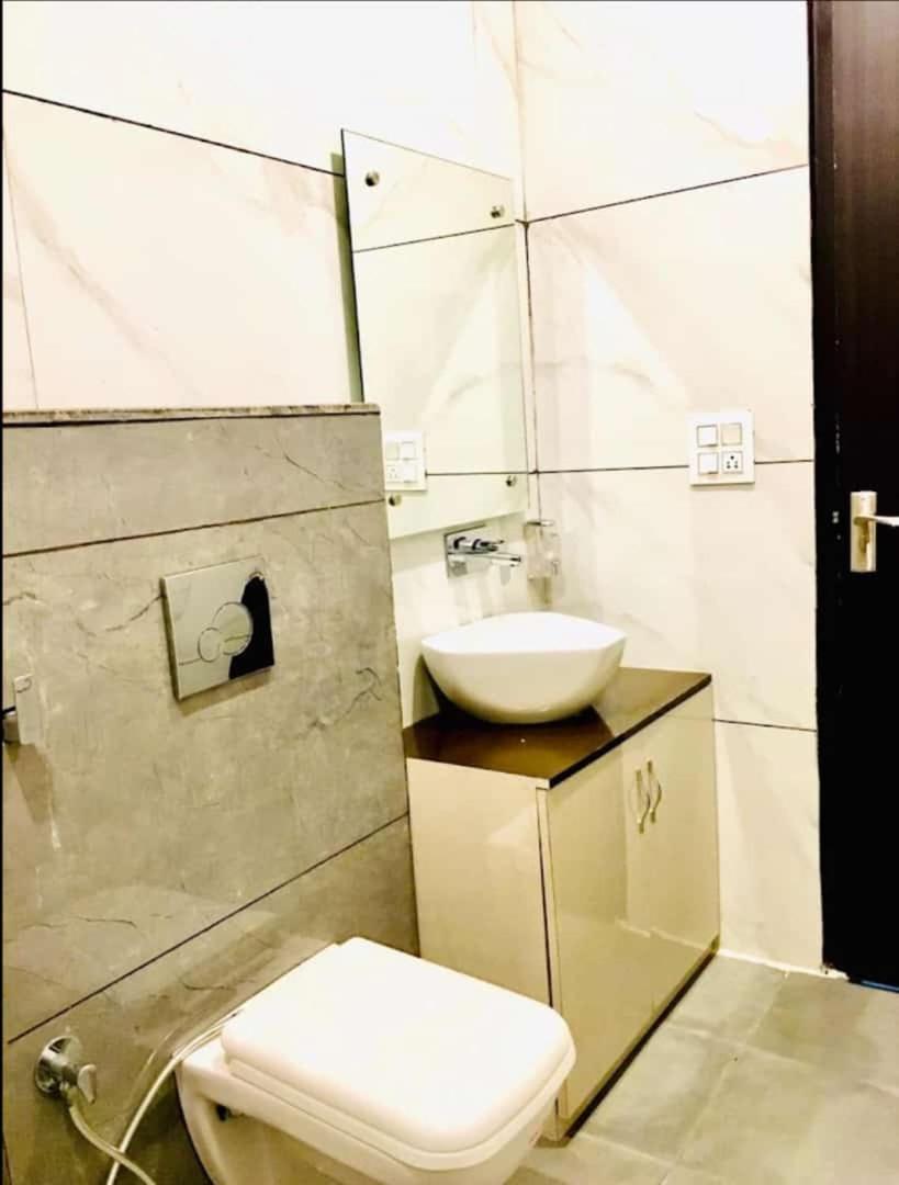 Hotel Hollywood Zirakpur Exterior photo