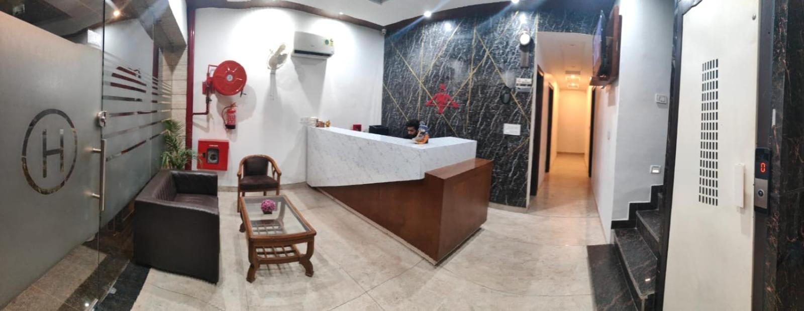 Hotel Hollywood Zirakpur Exterior photo